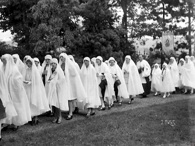 procession 1928 (3).jpg
